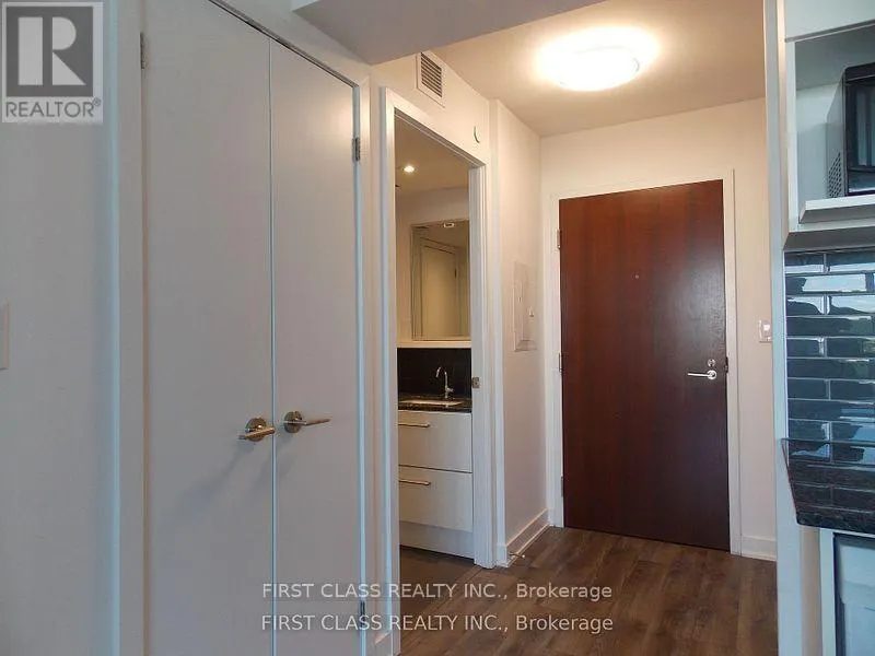 808 - 160 FLEMINGTON ROAD