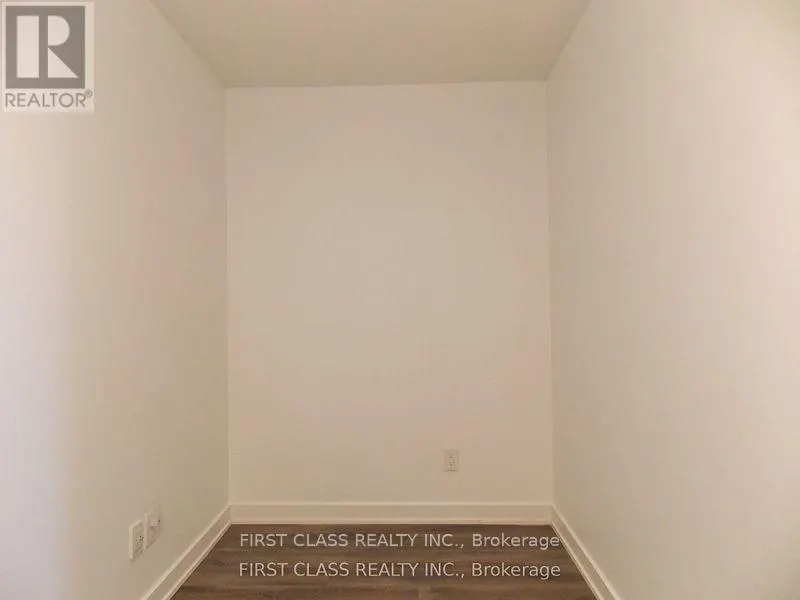 808 - 160 FLEMINGTON ROAD