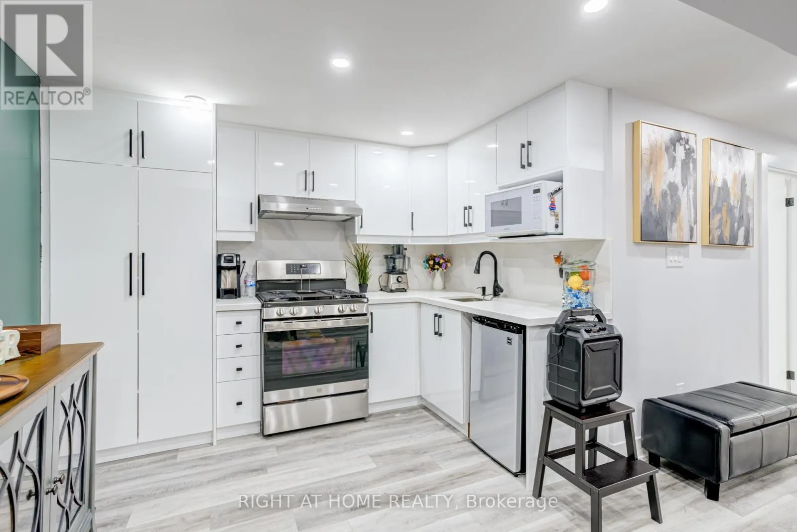 3 FORESTGROVE CIRCLE