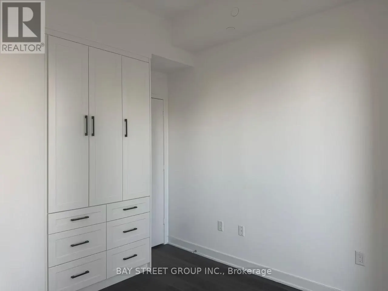 3010 - 3900 CONFEDERATION PARKWAY