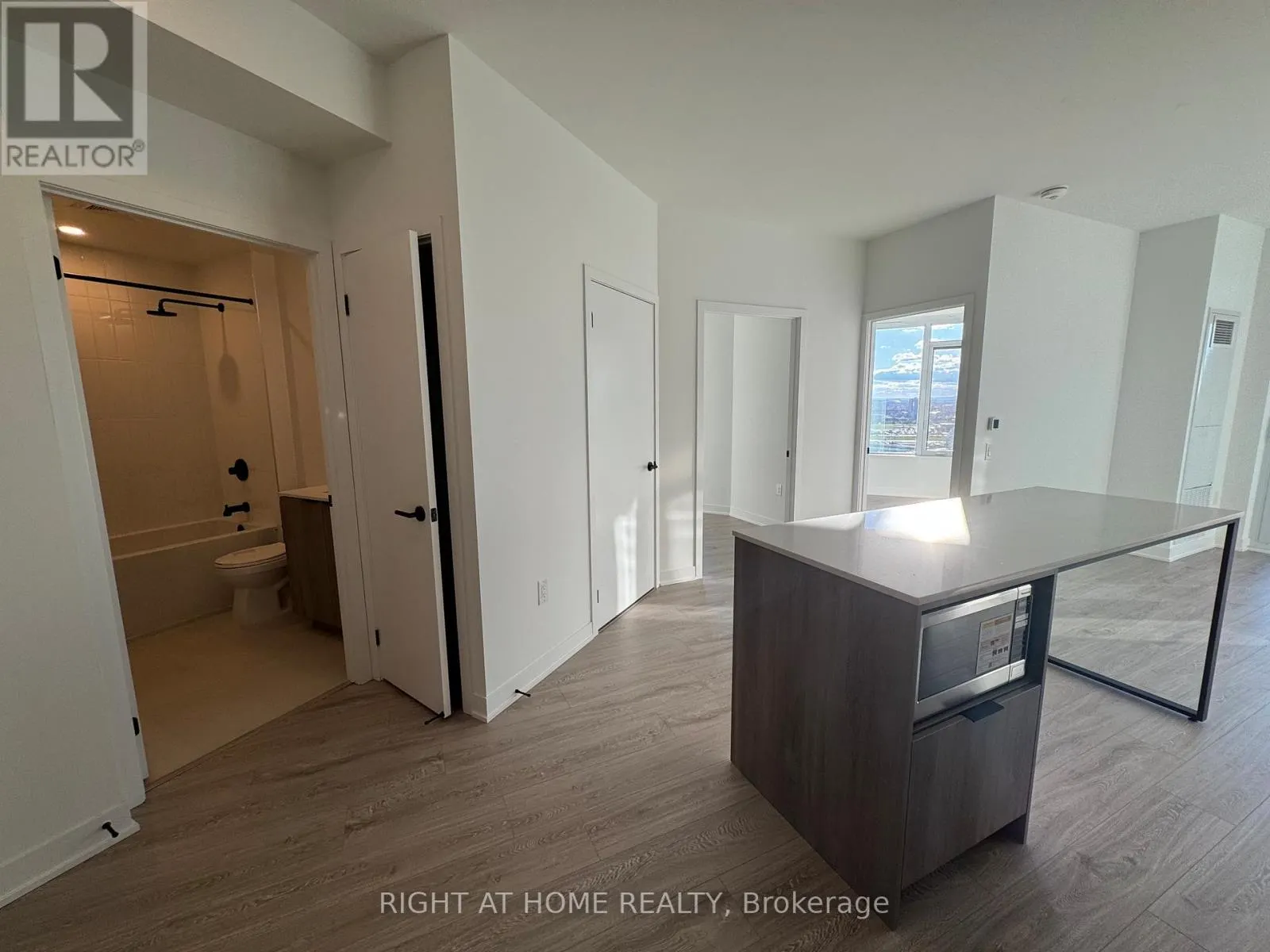 1906 - 2495 EGLINTON AVENUE W