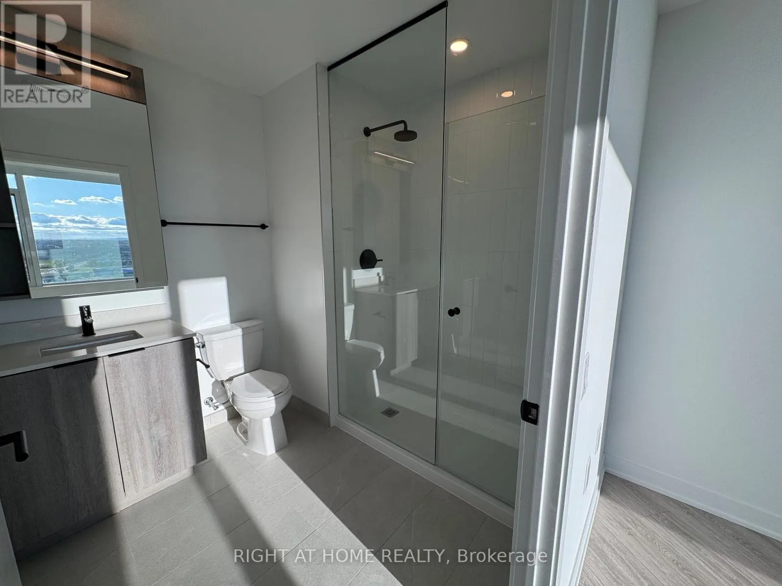 1906 - 2495 EGLINTON AVENUE W