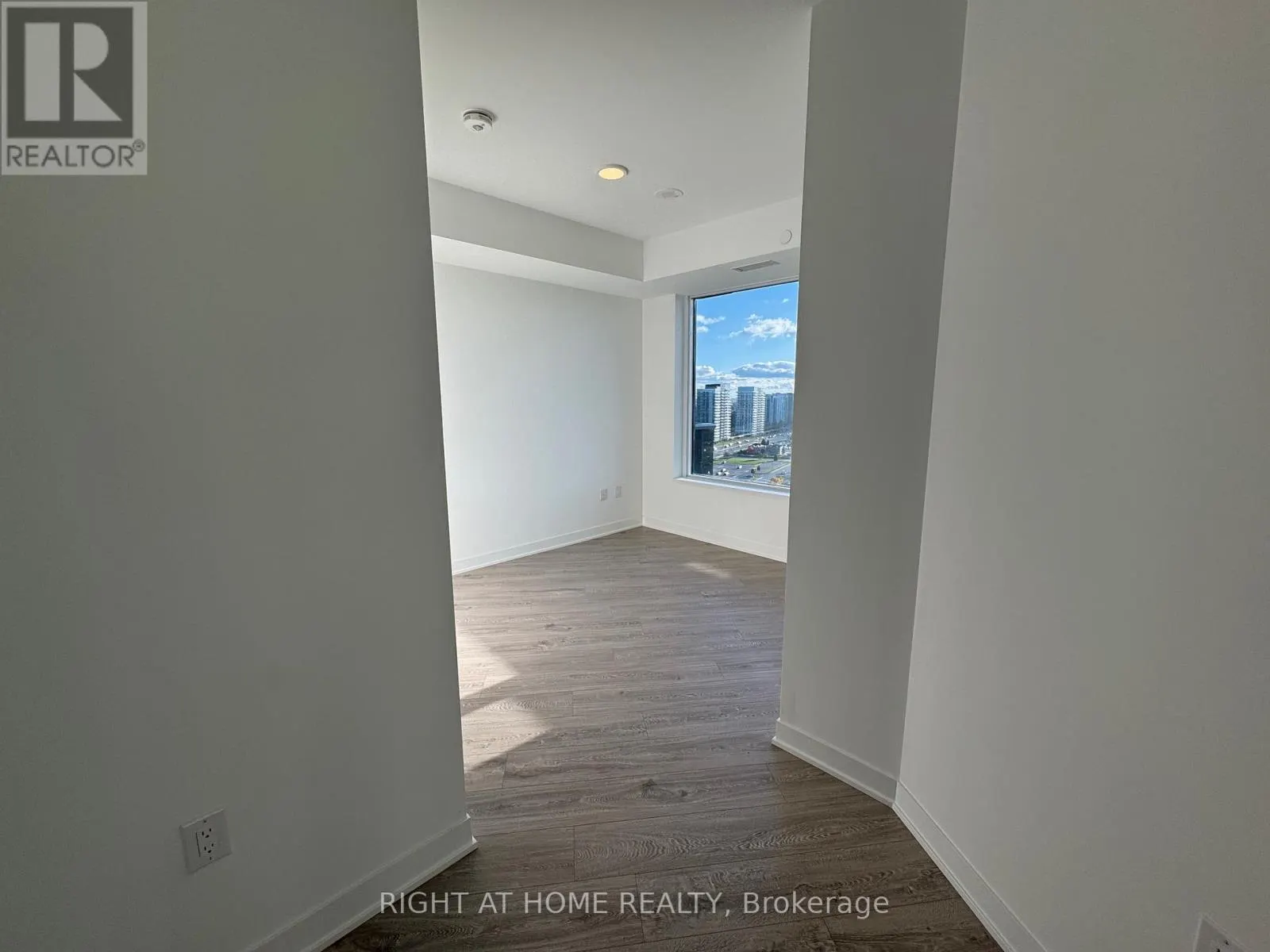 1906 - 2495 EGLINTON AVENUE W