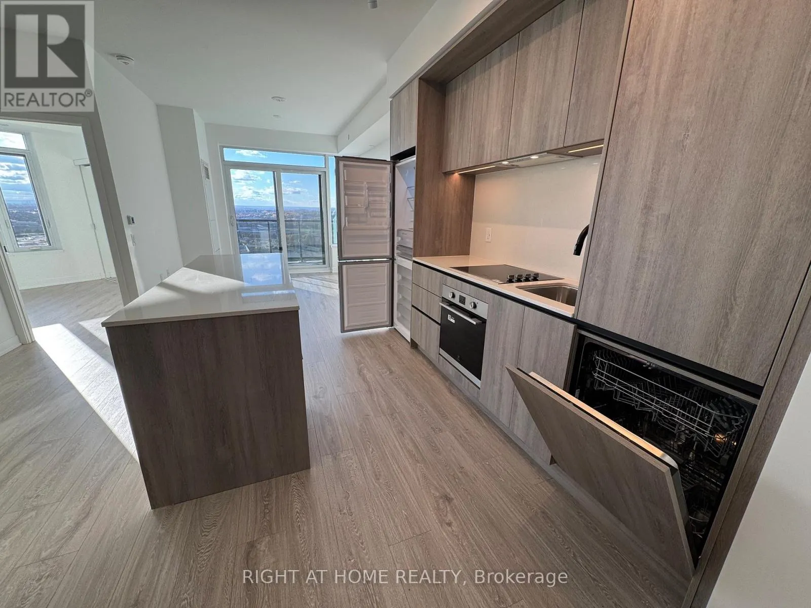 1906 - 2495 EGLINTON AVENUE W