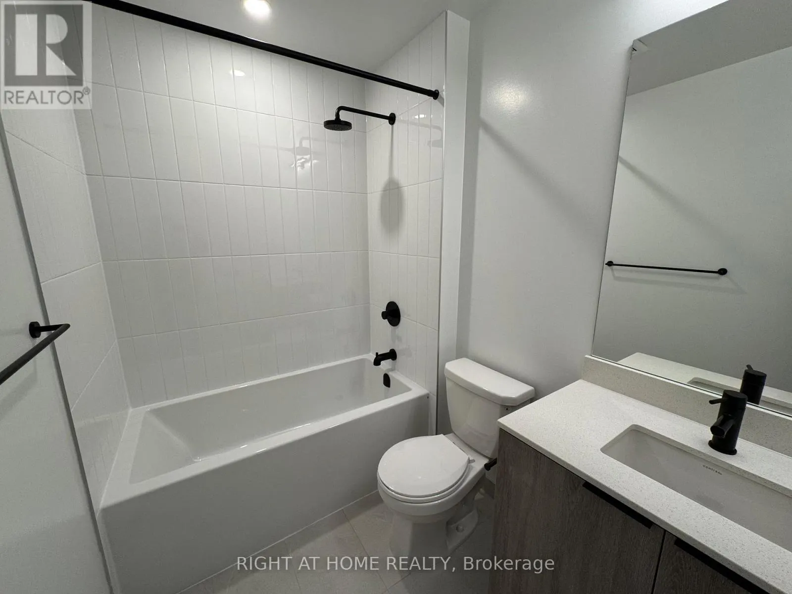 1906 - 2495 EGLINTON AVENUE W