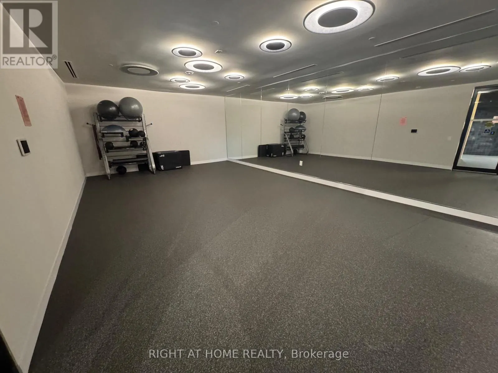 1906 - 2495 EGLINTON AVENUE W