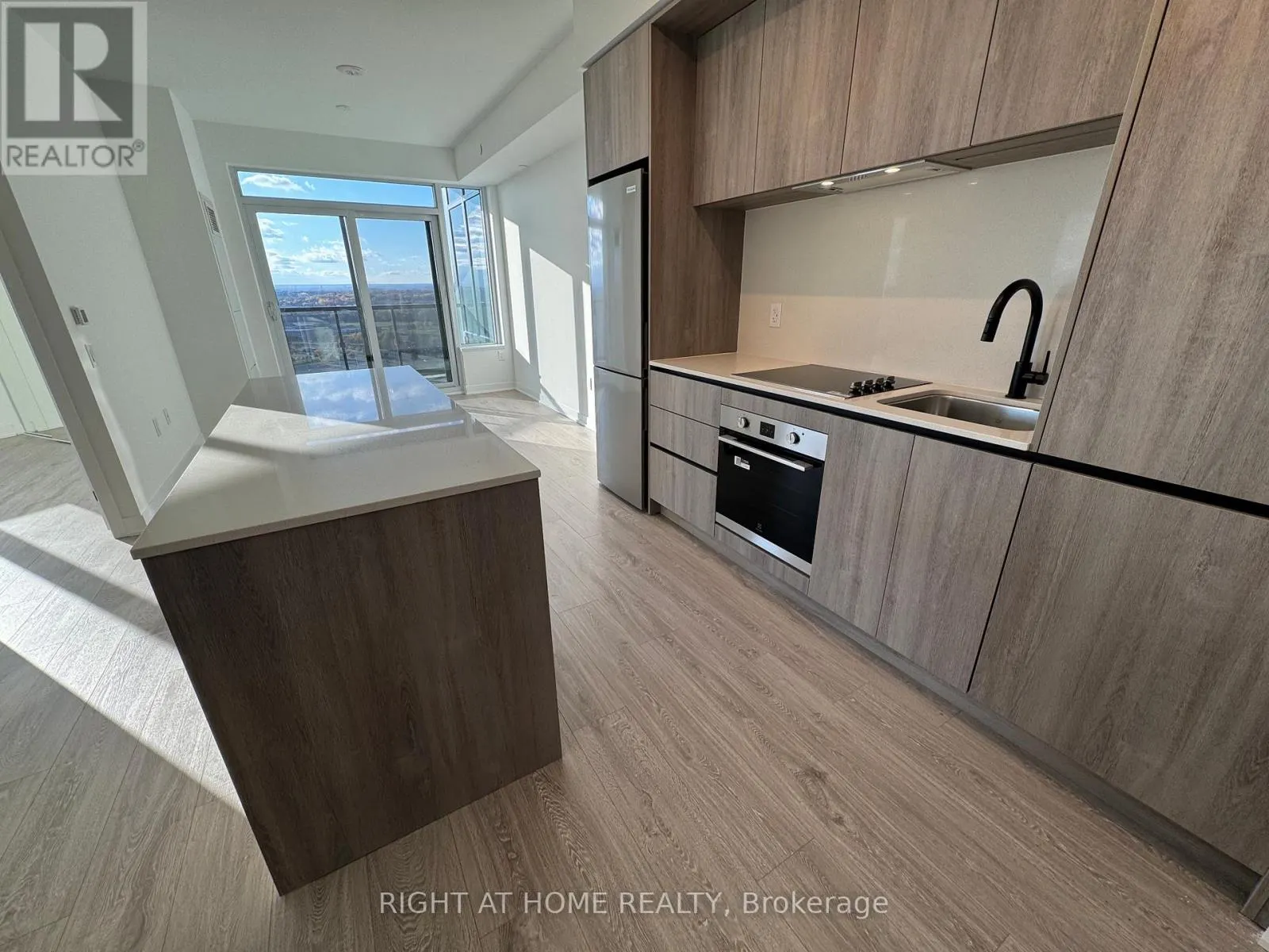 1906 - 2495 EGLINTON AVENUE W