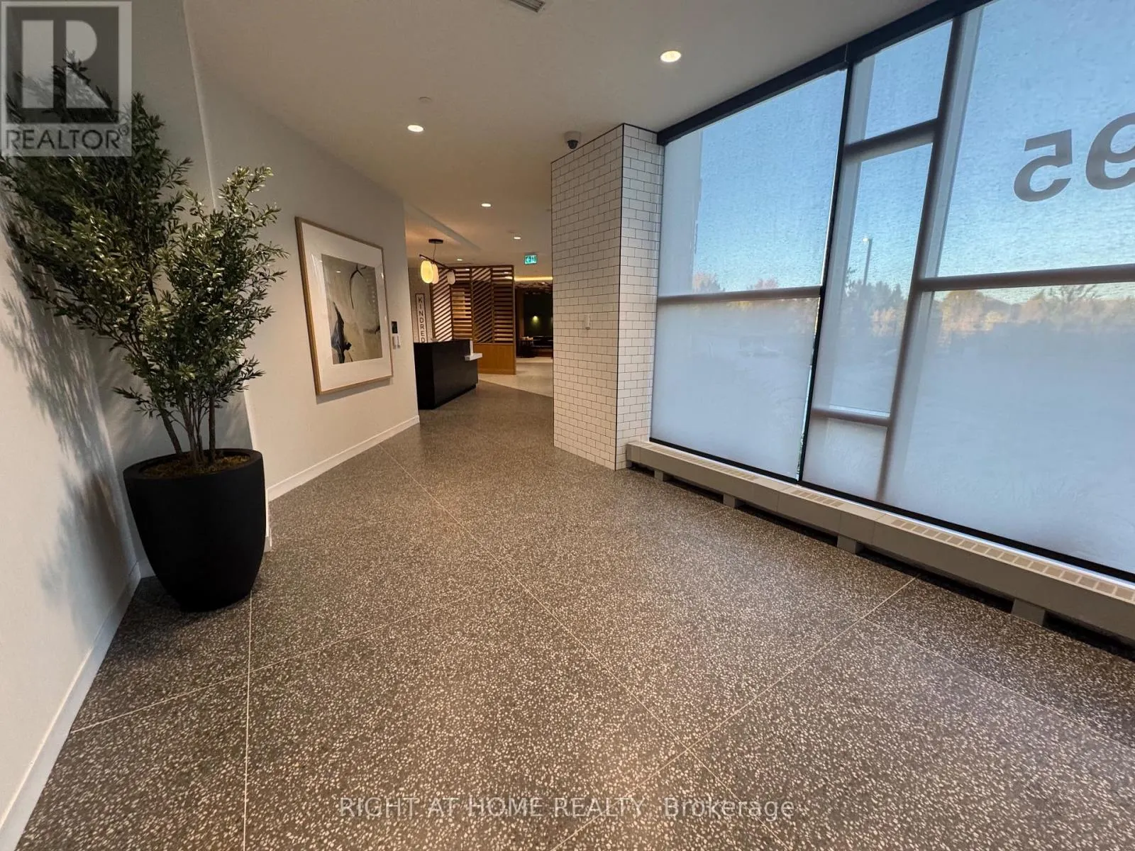 1906 - 2495 EGLINTON AVENUE W