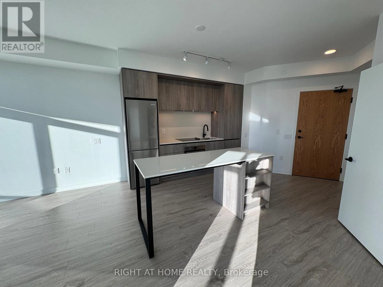 1906 - 2495 EGLINTON AVENUE W