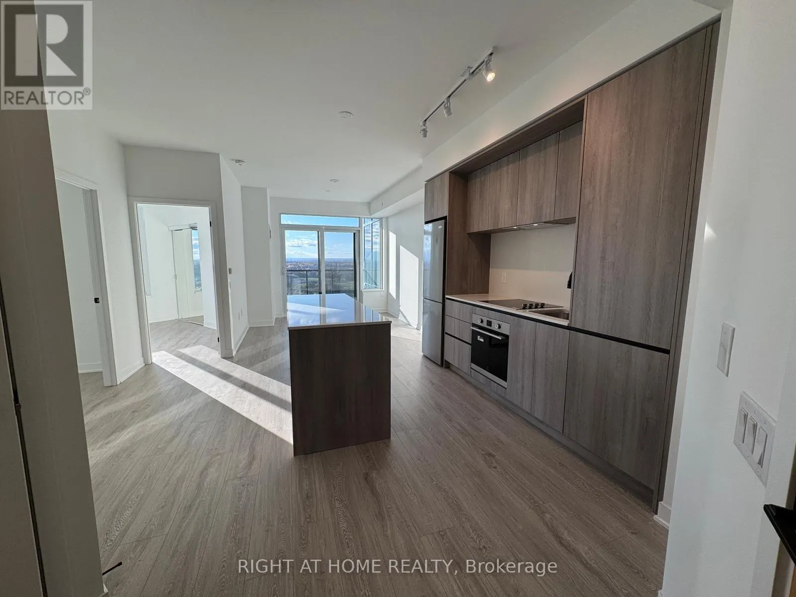 1906 - 2495 EGLINTON AVENUE W