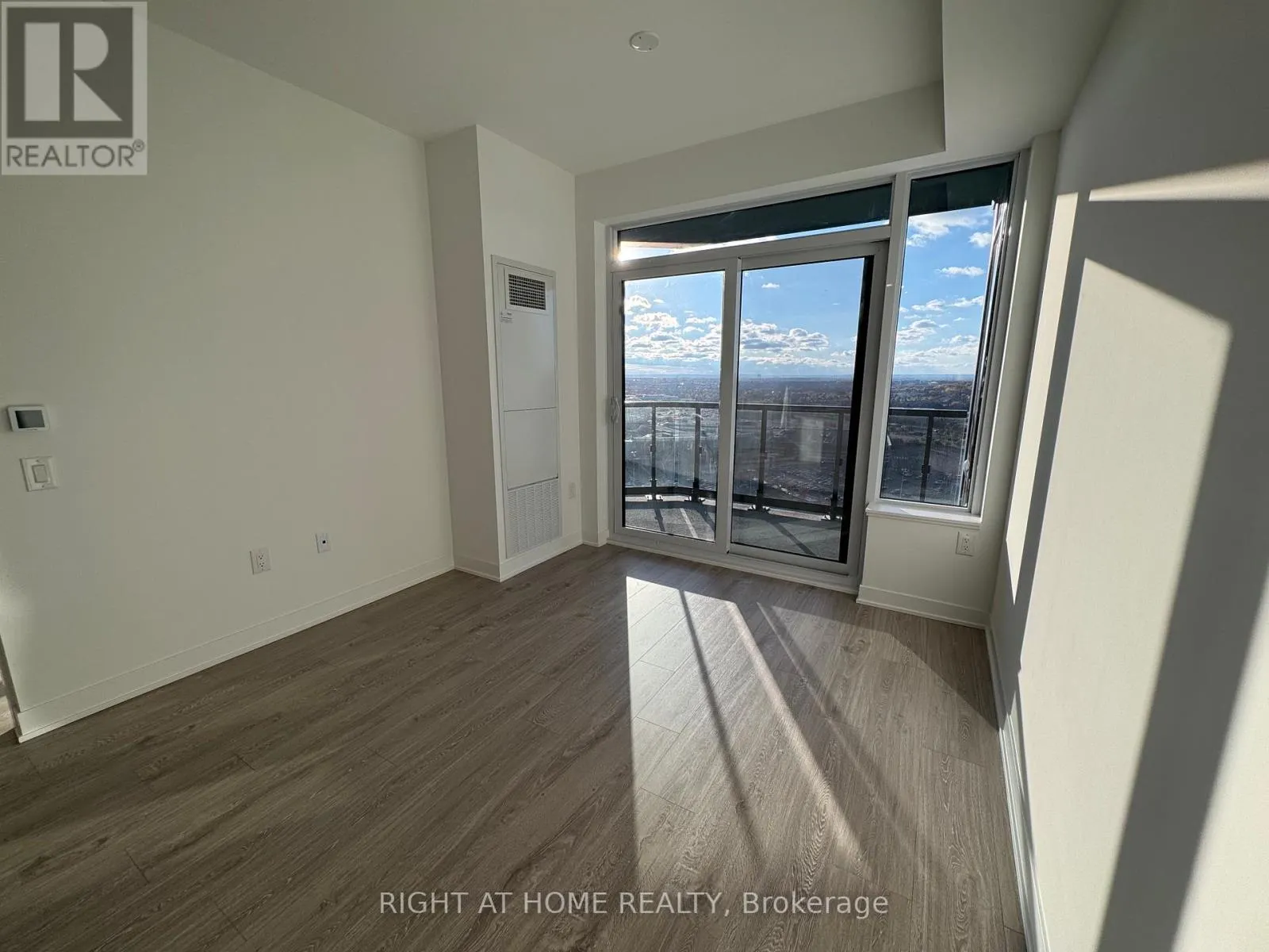 1906 - 2495 EGLINTON AVENUE W