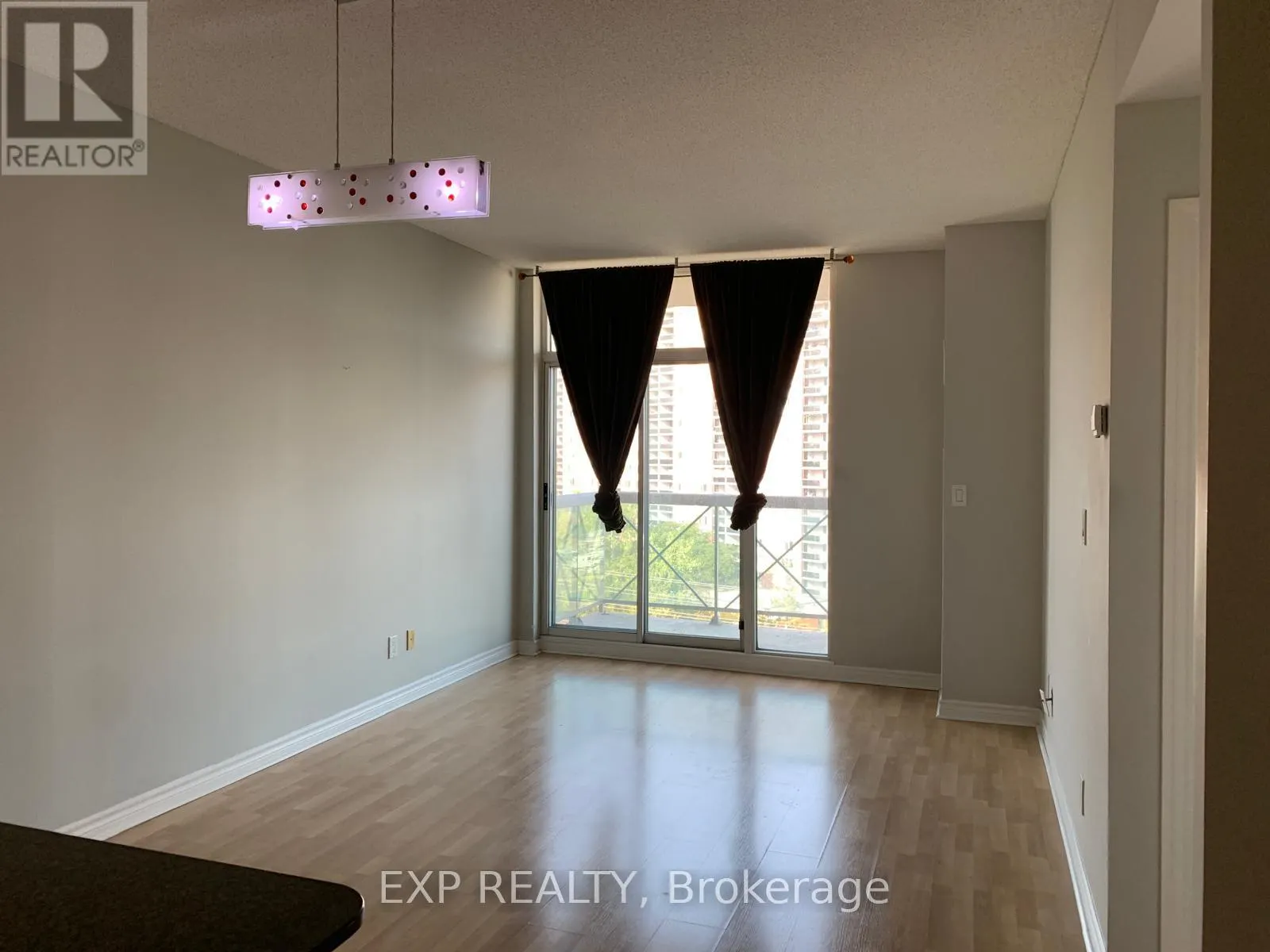 904 - 1359 RATHBURN ROAD E