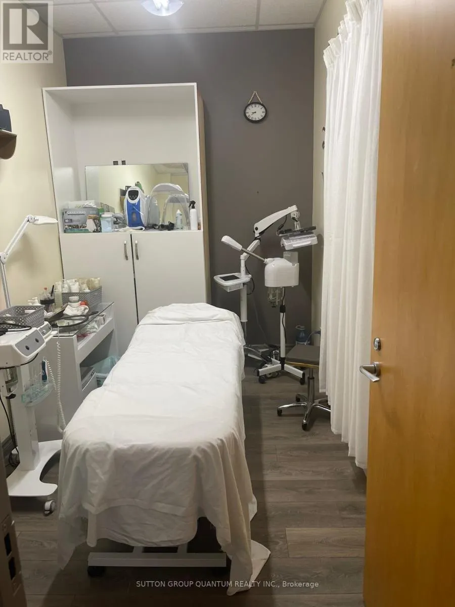 UNIT 10 - 1 QUEENSGATE BOULEVARD