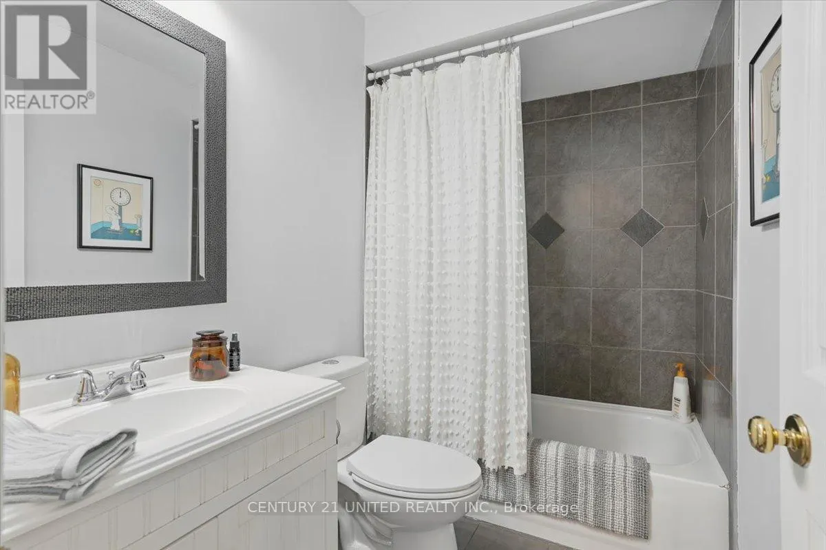 58 - 58 HEATHCLIFFE SQUARE, #58