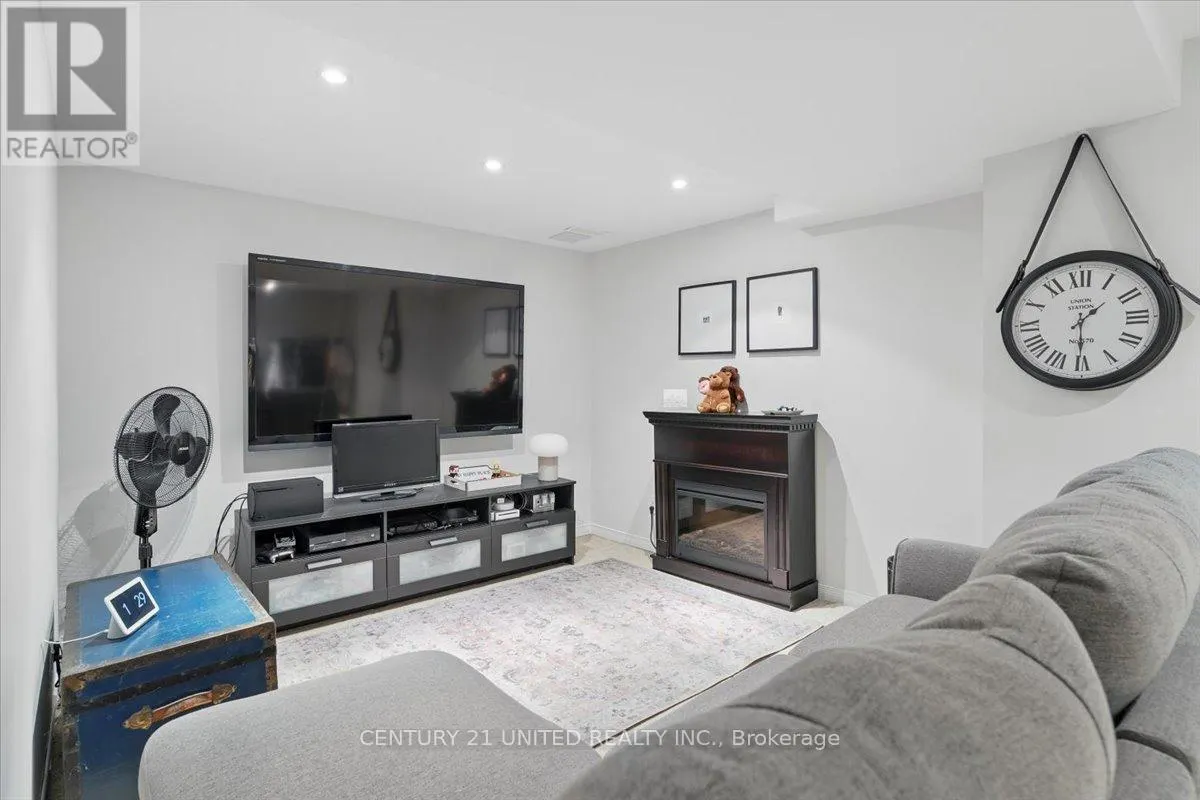 58 - 58 HEATHCLIFFE SQUARE, #58