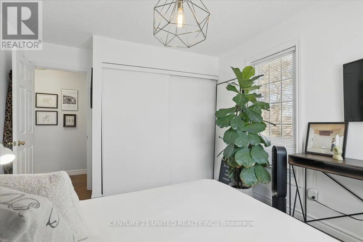 58 - 58 HEATHCLIFFE SQUARE, #58