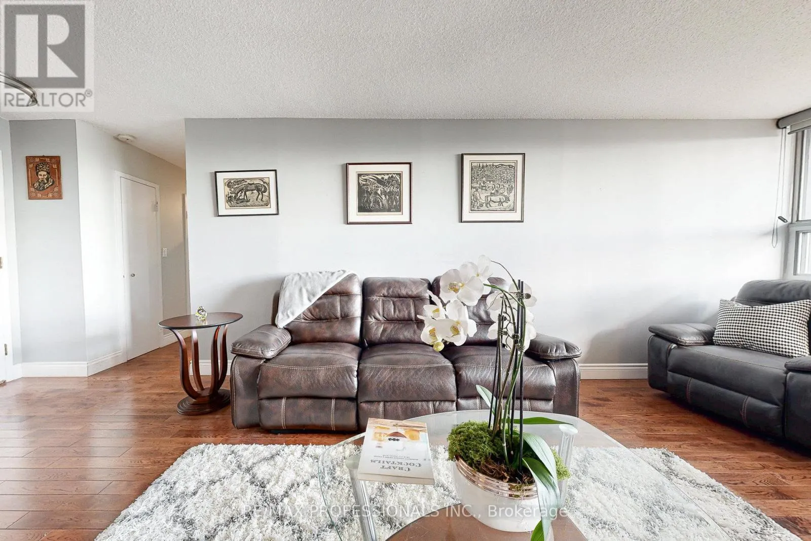 907 - 151 LA ROSE AVENUE