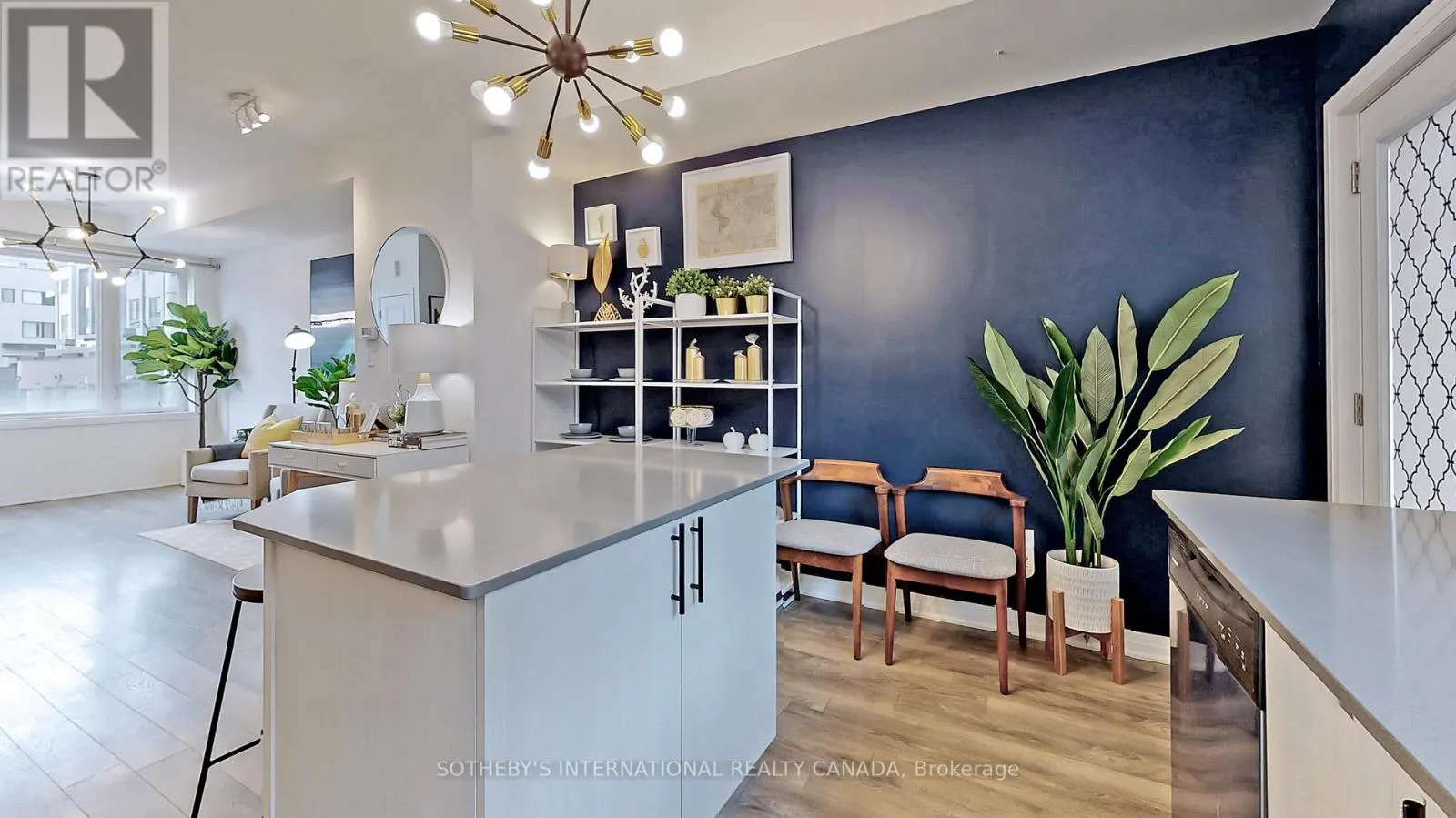 27 THOMAS MULHOLLAND DRIVE