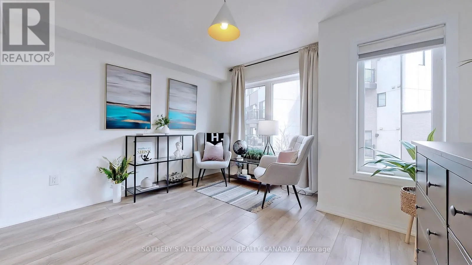 27 THOMAS MULHOLLAND DRIVE