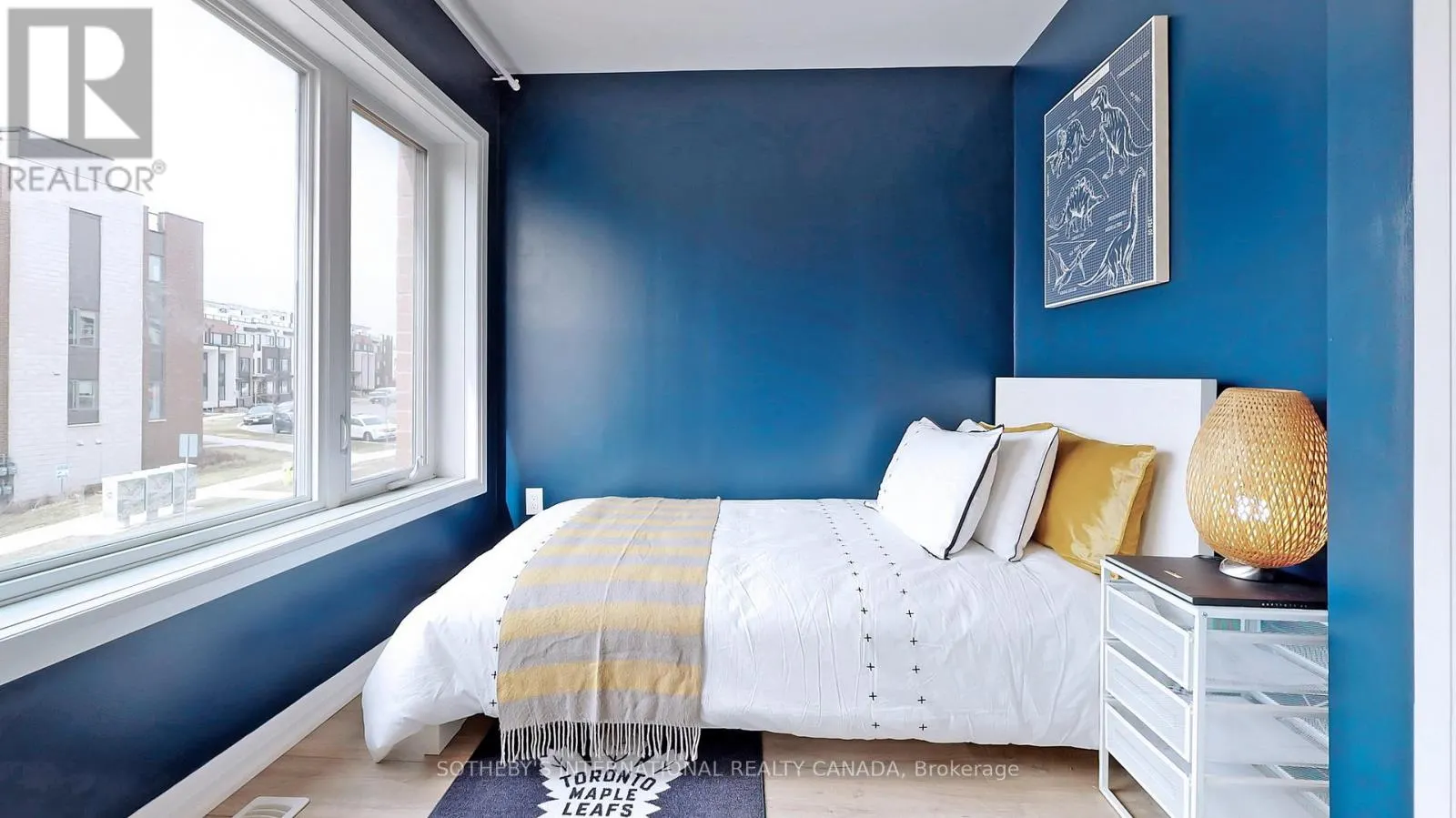 27 THOMAS MULHOLLAND DRIVE