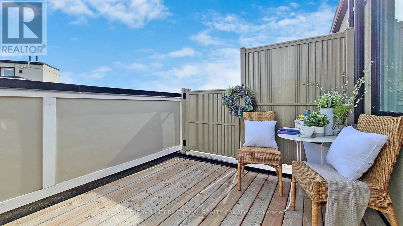 27 THOMAS MULHOLLAND DRIVE