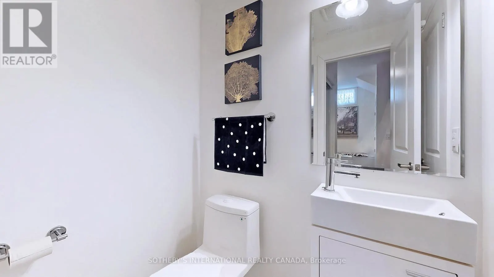 27 THOMAS MULHOLLAND DRIVE