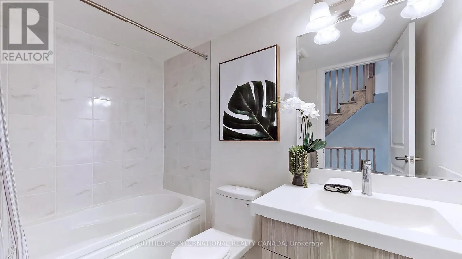 27 THOMAS MULHOLLAND DRIVE