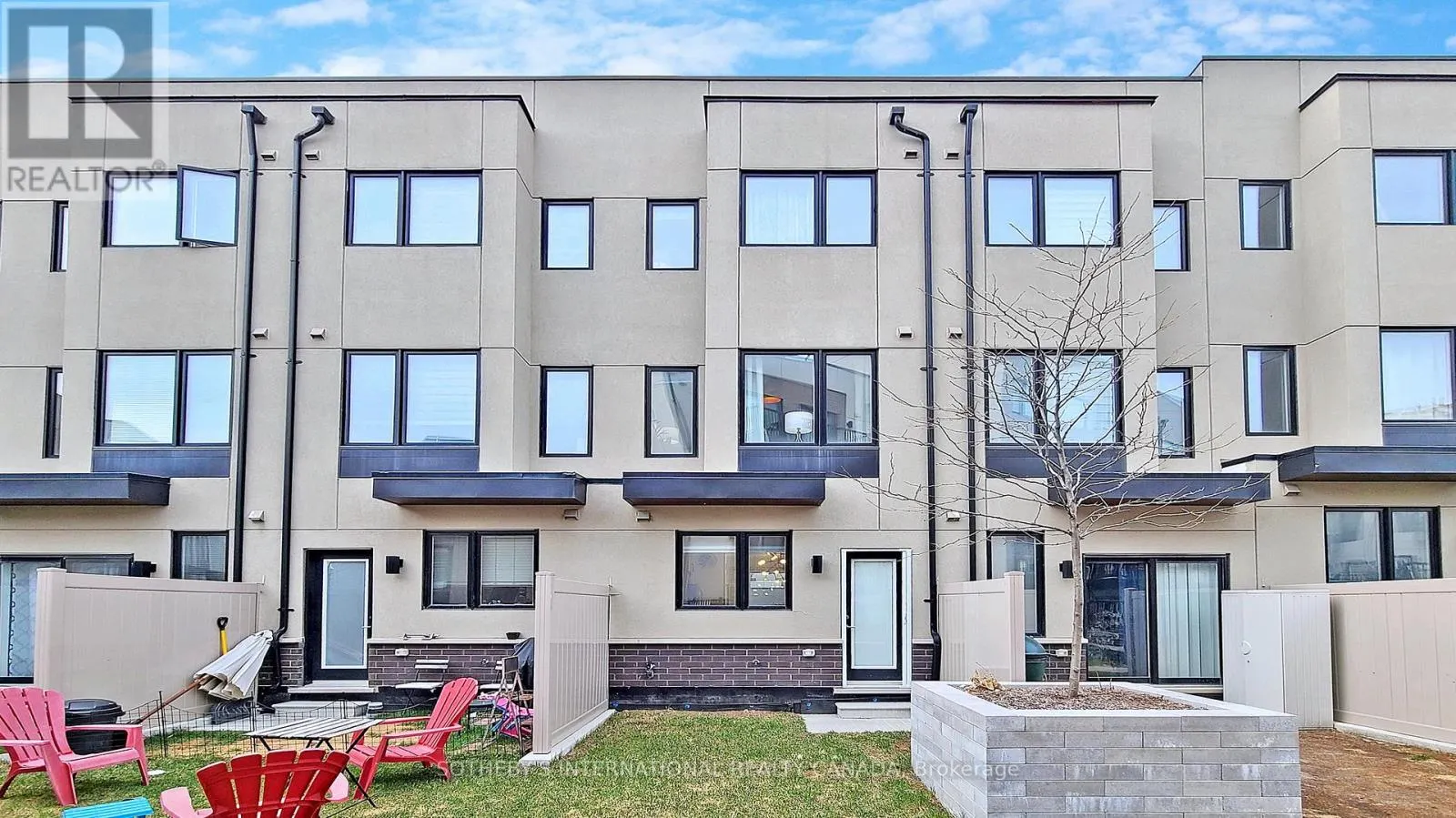 27 THOMAS MULHOLLAND DRIVE