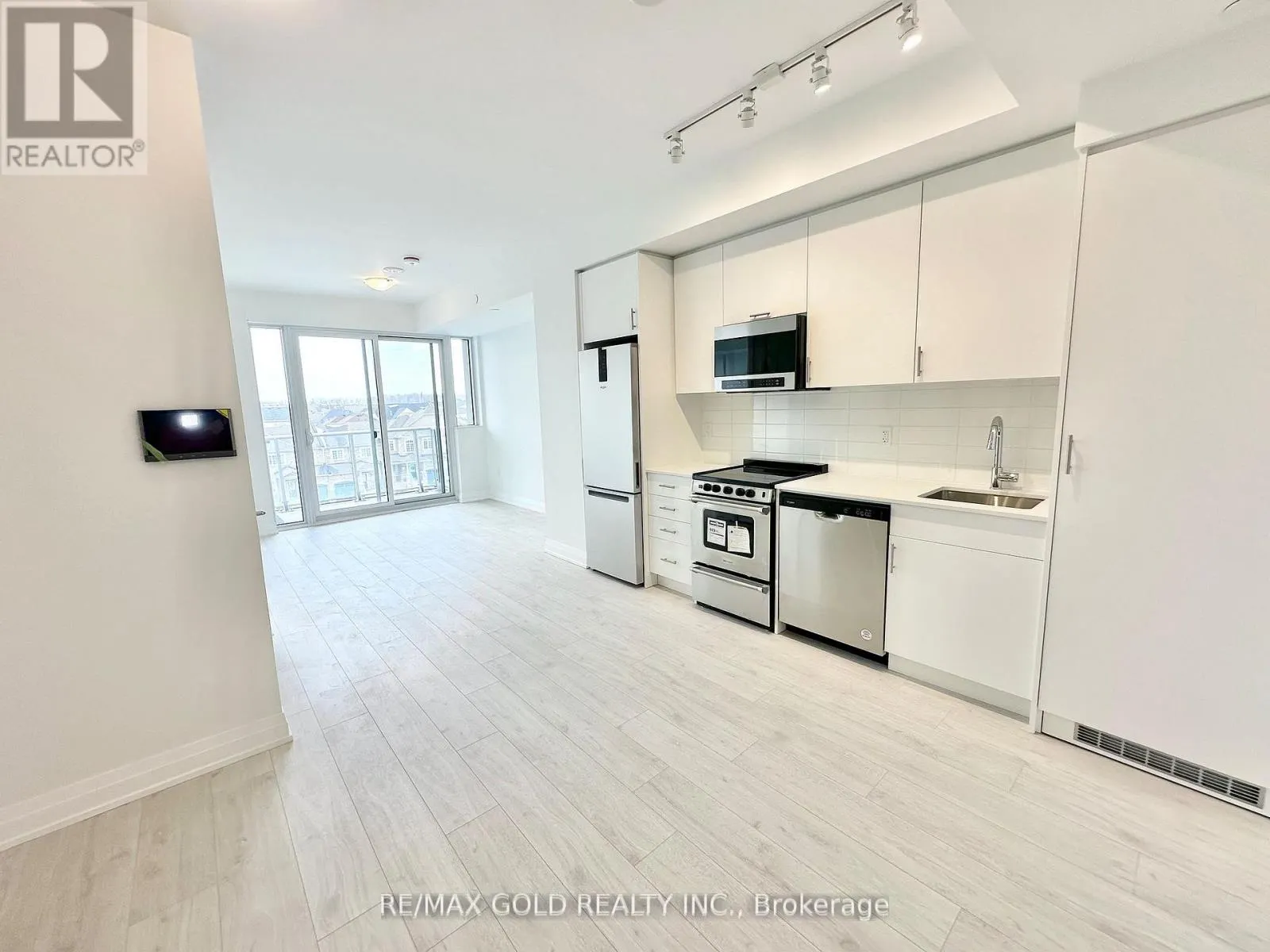 403 - 412 SILVER MAPLE ROAD