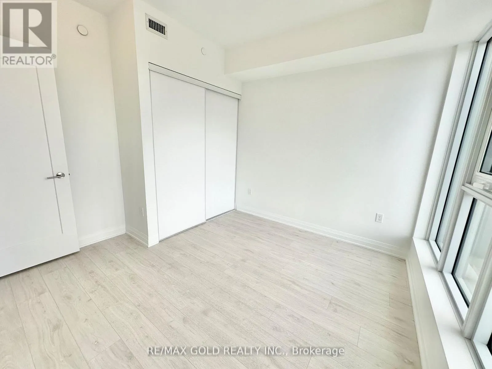 403 - 412 SILVER MAPLE ROAD