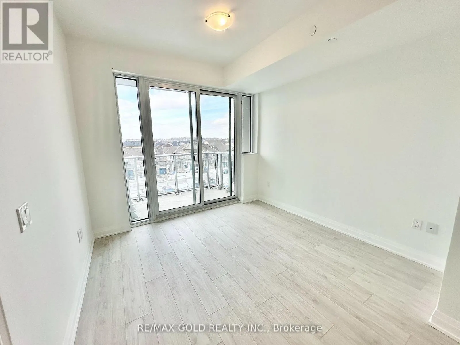 403 - 412 SILVER MAPLE ROAD