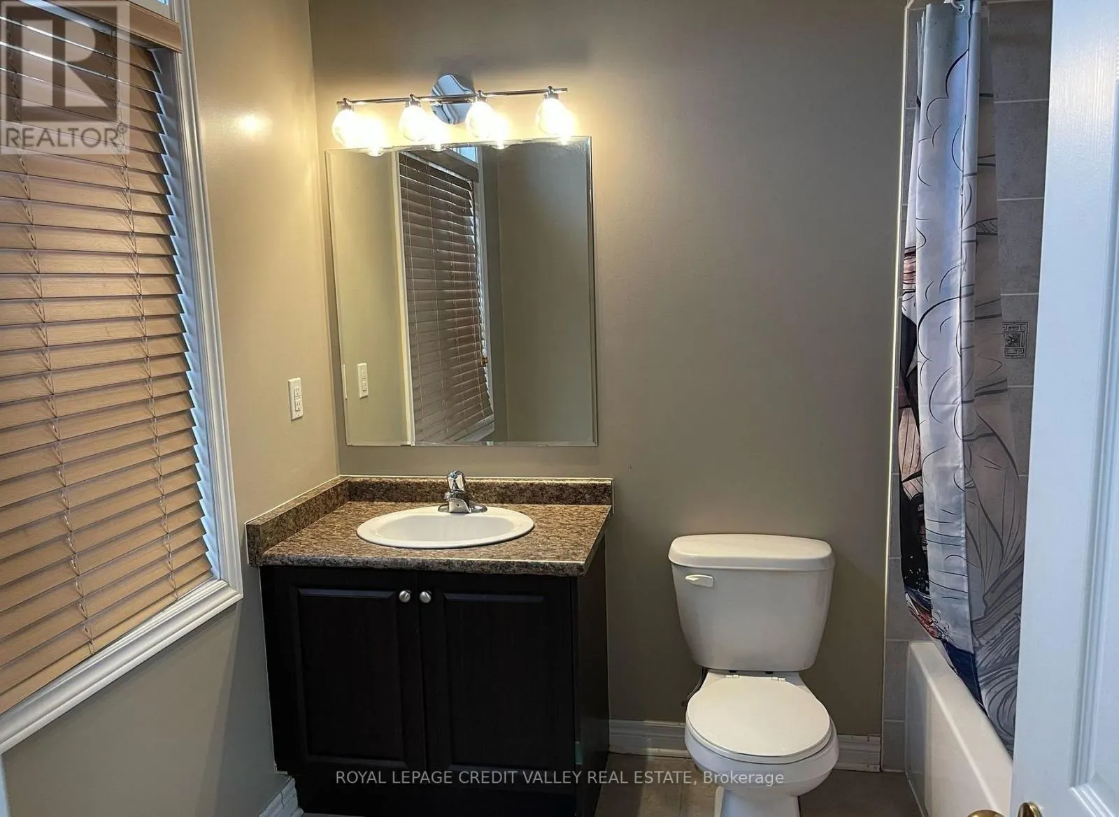 33 FAIRLAWN BOULEVARD