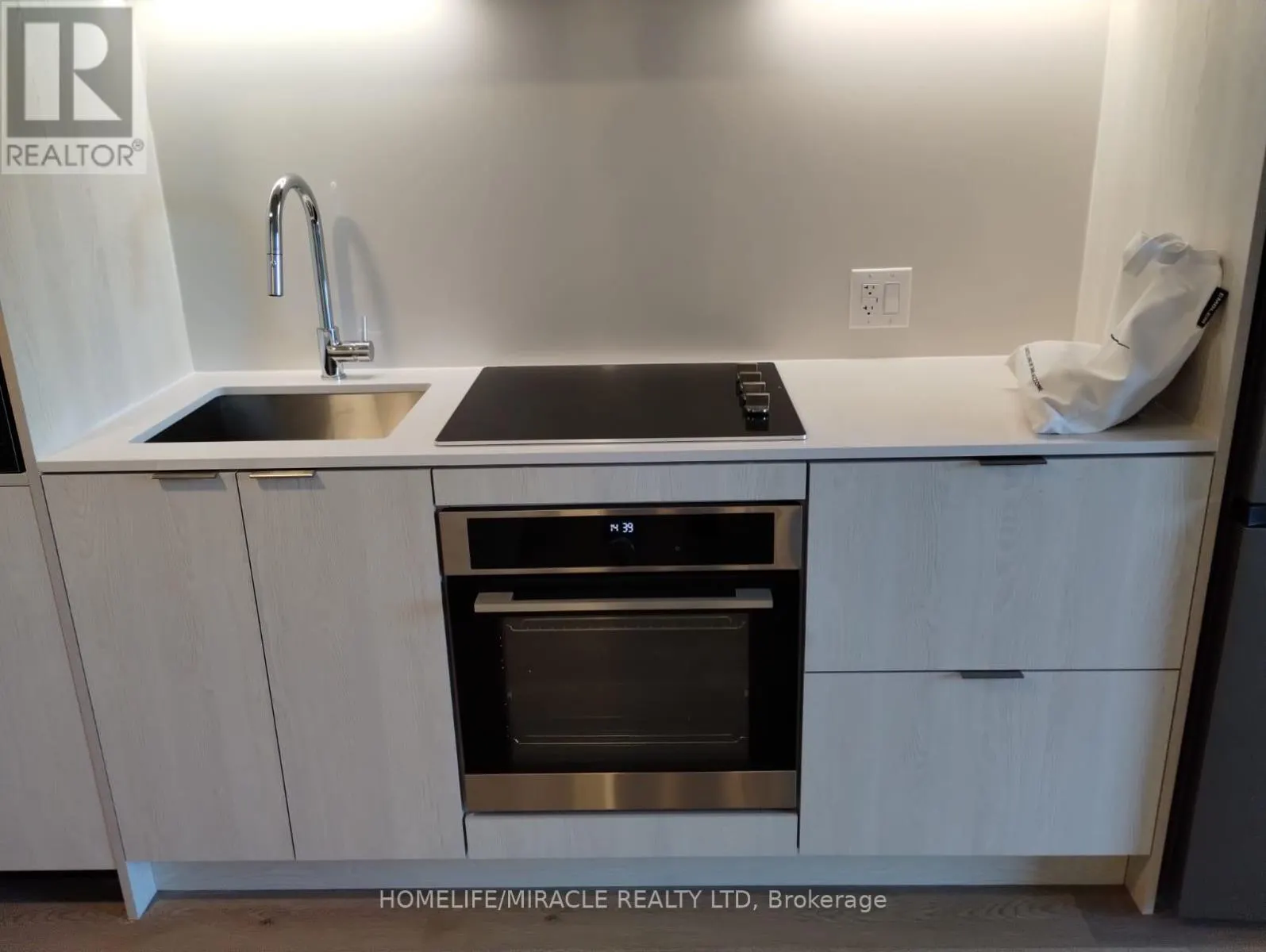 202 - 3009 NOVAR ROAD