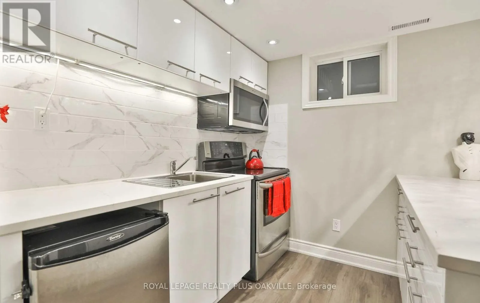 2100 WAYCROSS CRESCENT