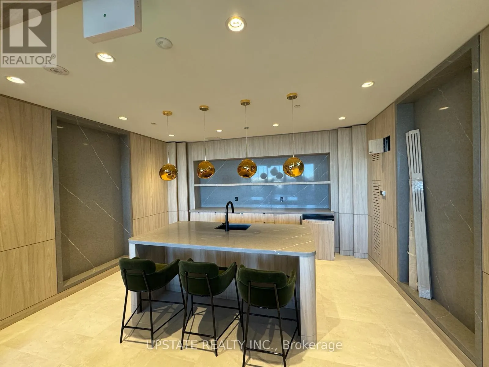 322 - 15 SKYRIDGE DRIVE