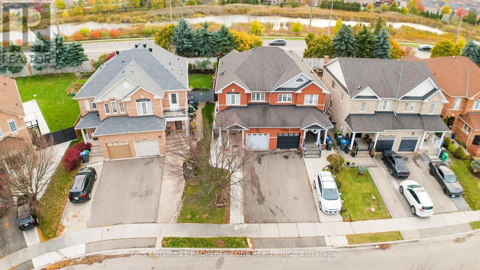 42 MOSSGROVE CRESCENT