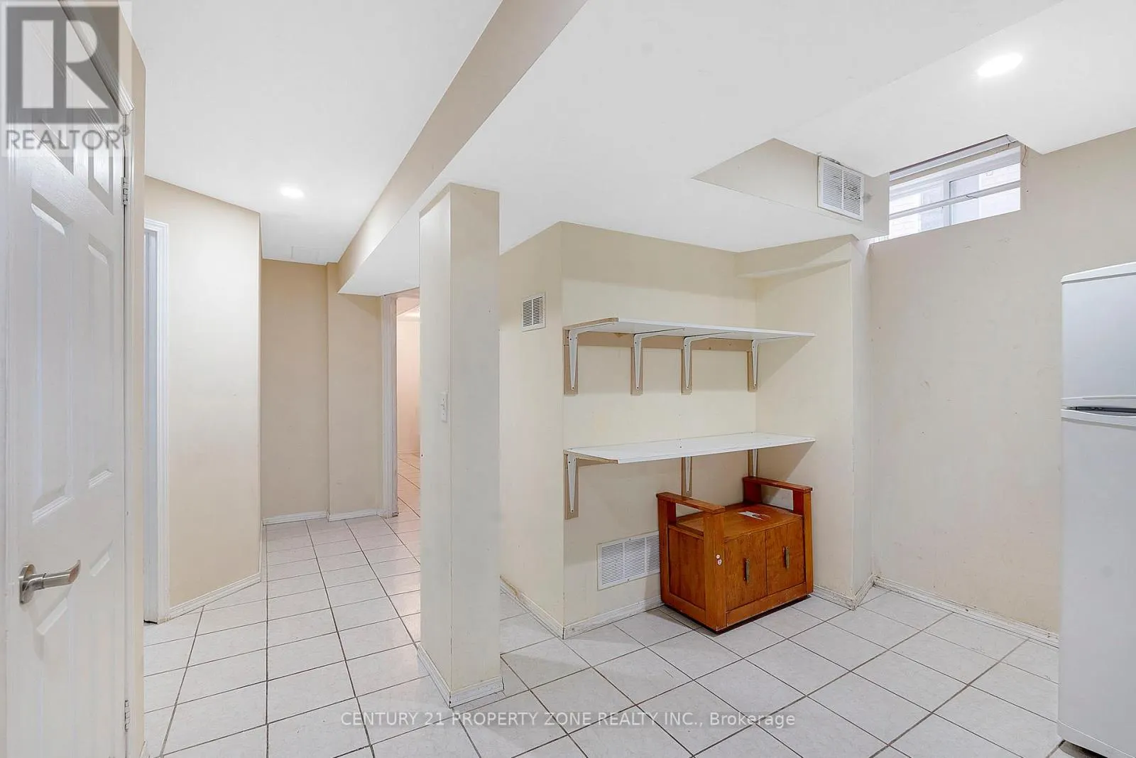 42 MOSSGROVE CRESCENT