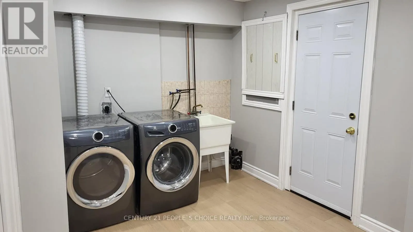 7598 BLACK WALNUT TRAIL