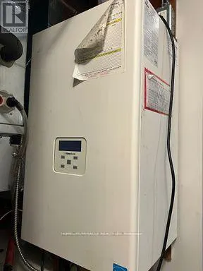 110 - 400 THE EAST MALL