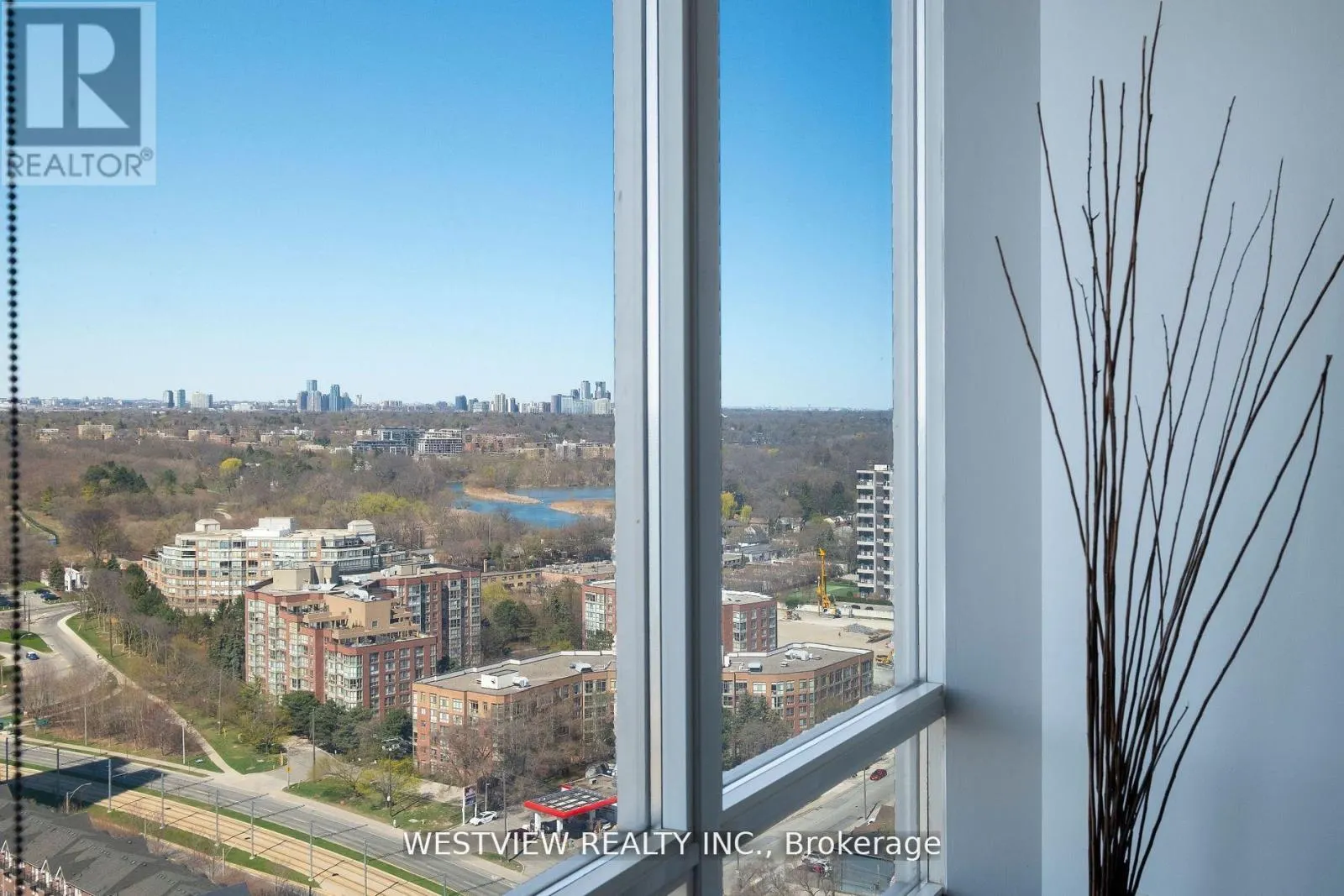 2610 - 15 WINDERMERE AVENUE