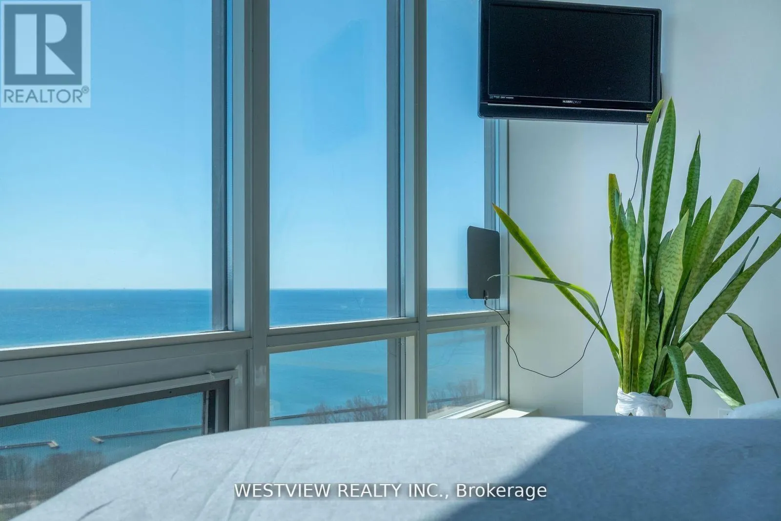 2610 - 15 WINDERMERE AVENUE