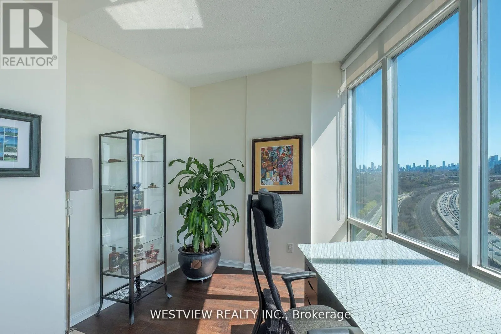 2610 - 15 WINDERMERE AVENUE