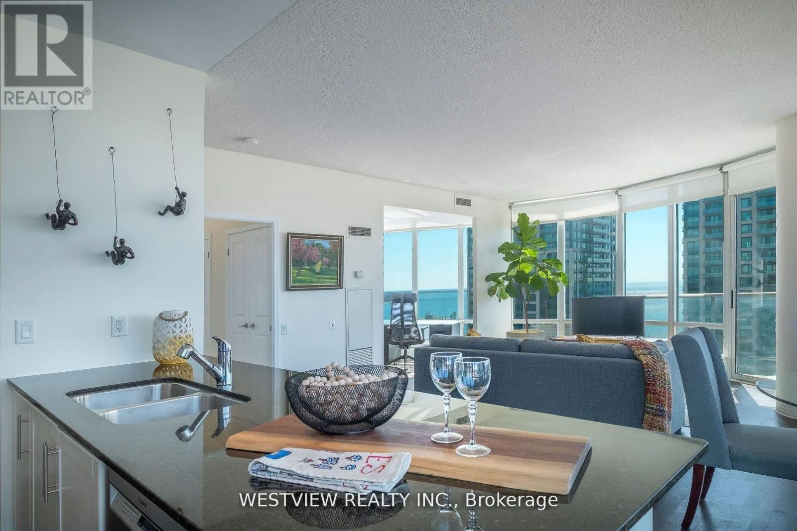 2610 - 15 WINDERMERE AVENUE