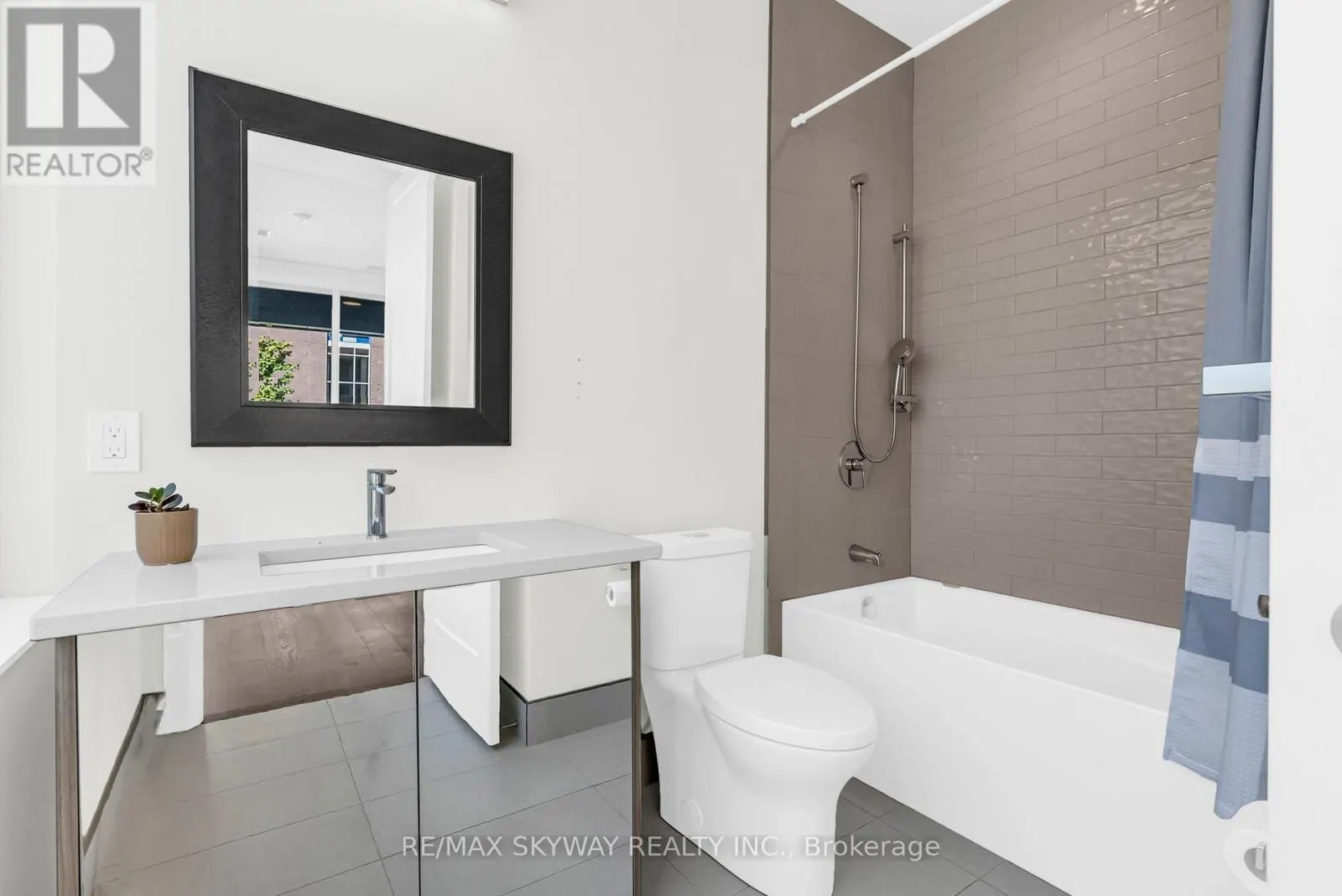 105 - 42 MILL STREET