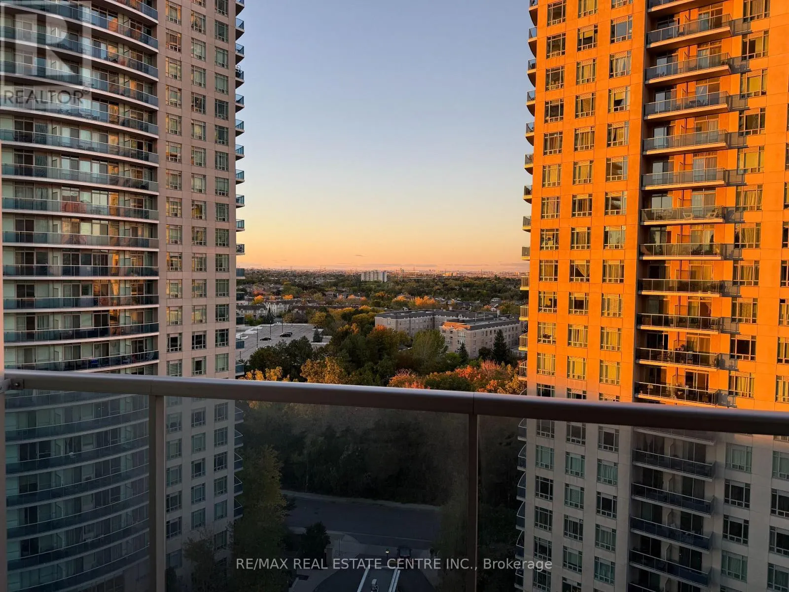 1302 - 70 ABSOLUTE AVENUE