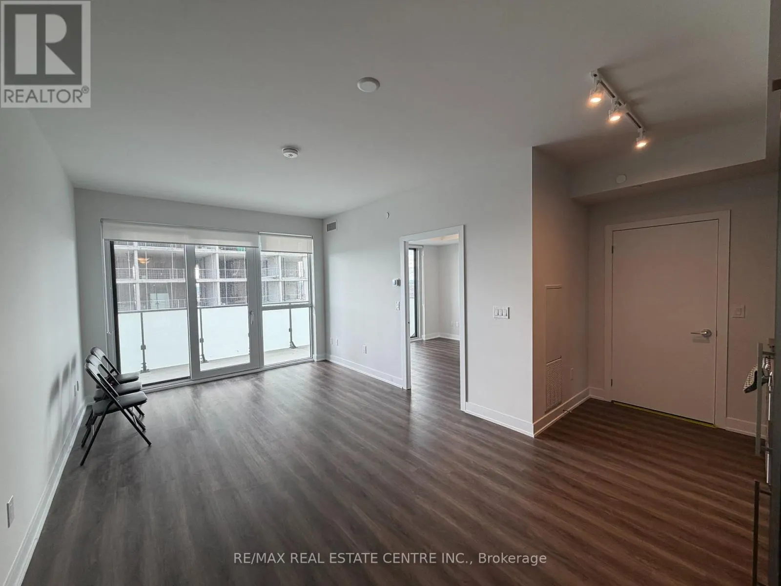 3111 - 4130 PARKSIDE VILLAGE DRIVE W