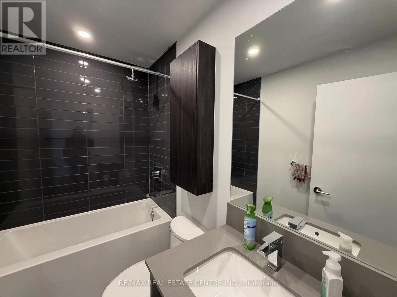 3111 - 4130 PARKSIDE VILLAGE DRIVE W