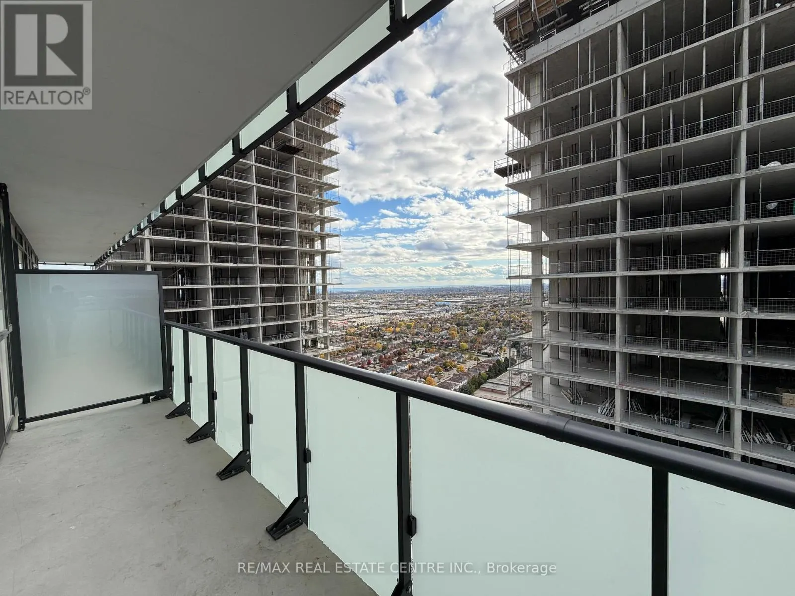 3111 - 4130 PARKSIDE VILLAGE DRIVE W