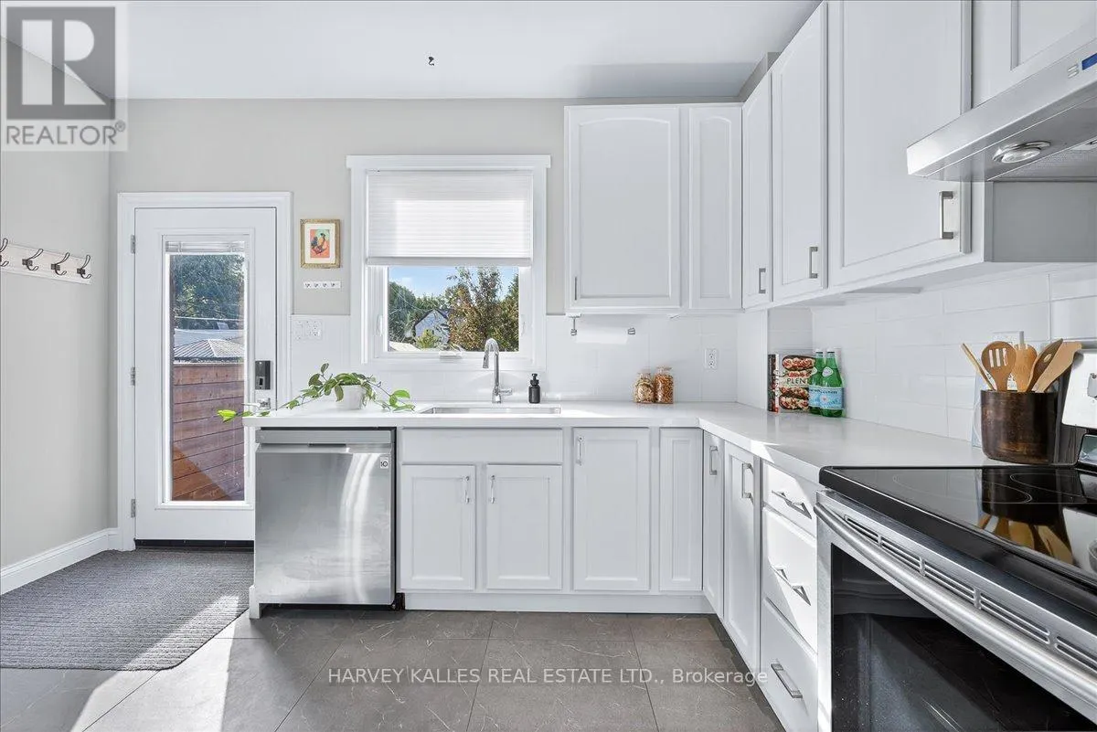 338 BARTLETT AVENUE N