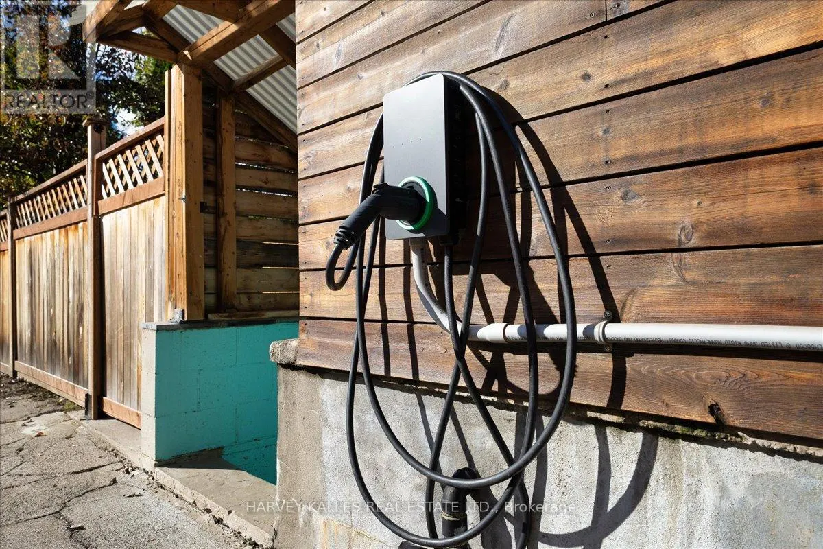 338 BARTLETT AVENUE N